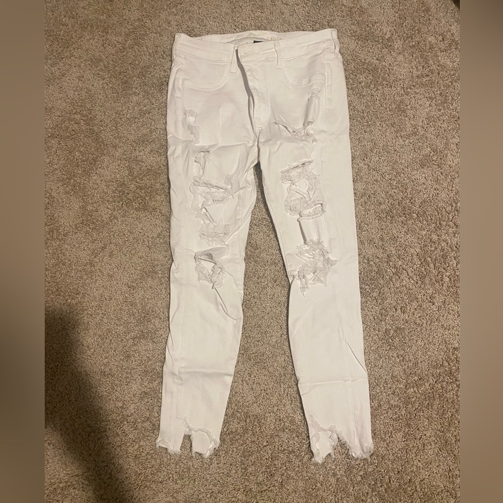 14R American Eagle White Distressed Skinny Jeans